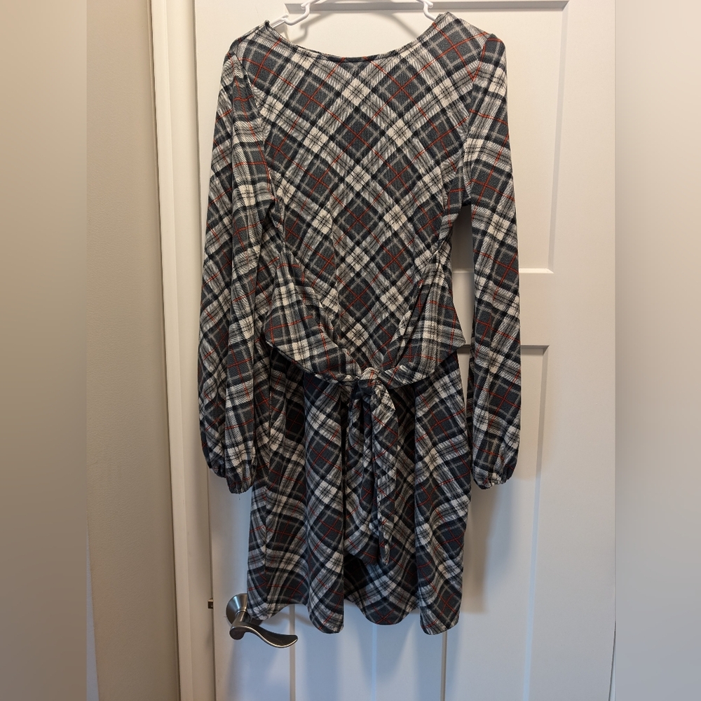Davi & Dani Dress Size Medium (6-8)
